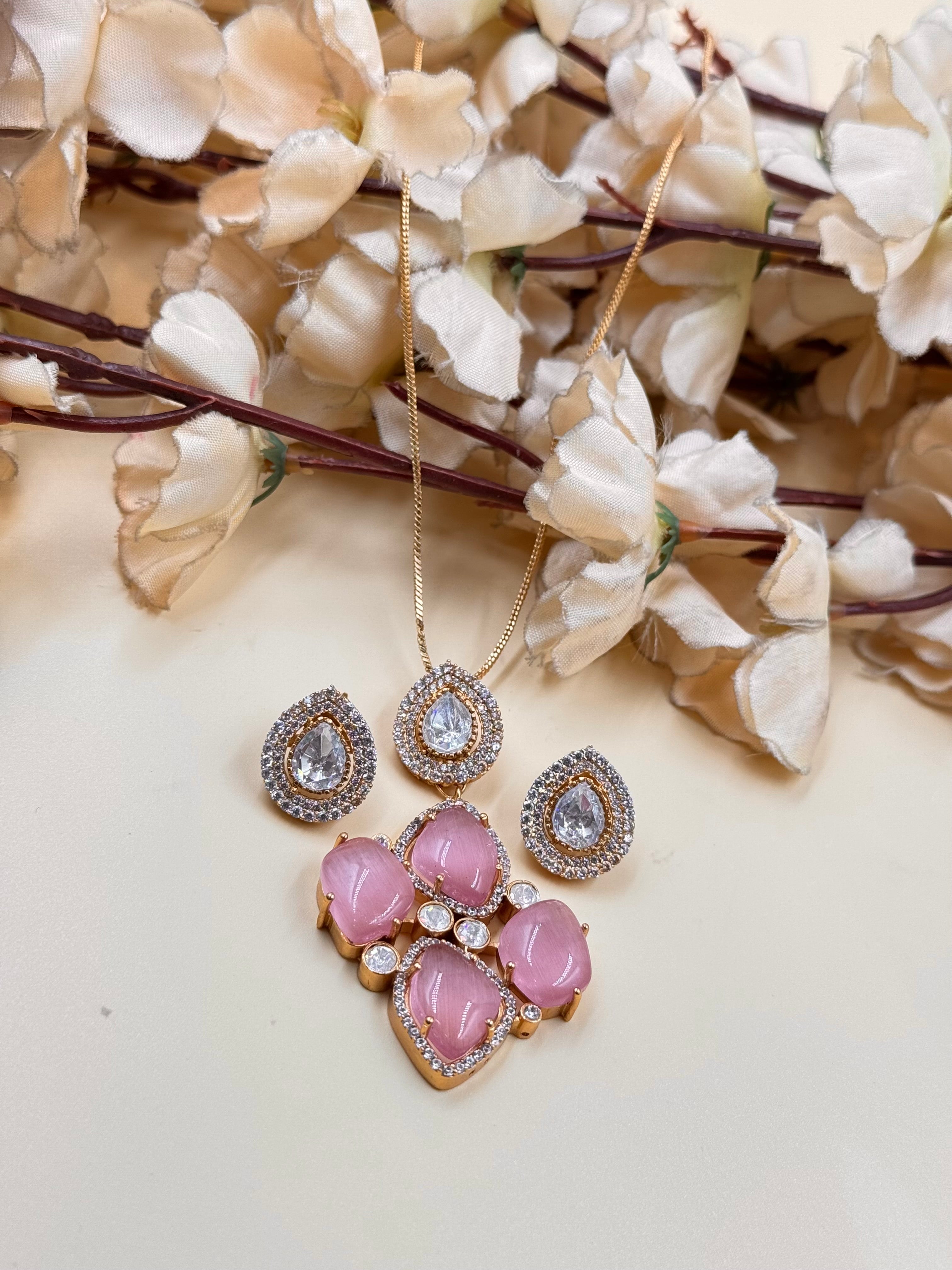 URVASHI PENDANT